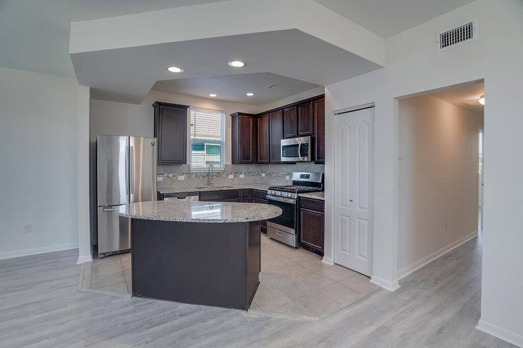 576 Ferrule DR, Kyle, TX 78640
