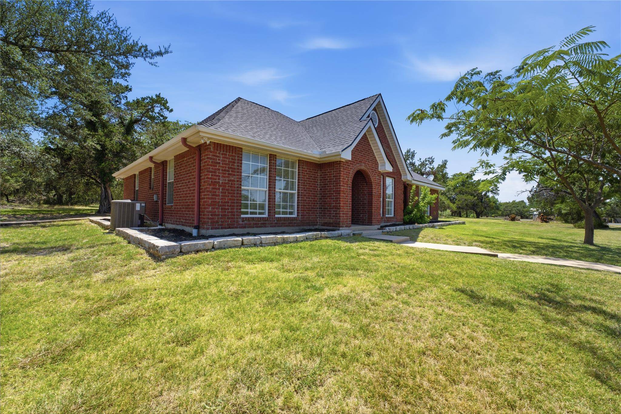 8221 Mountain DR, Salado, TX 76571