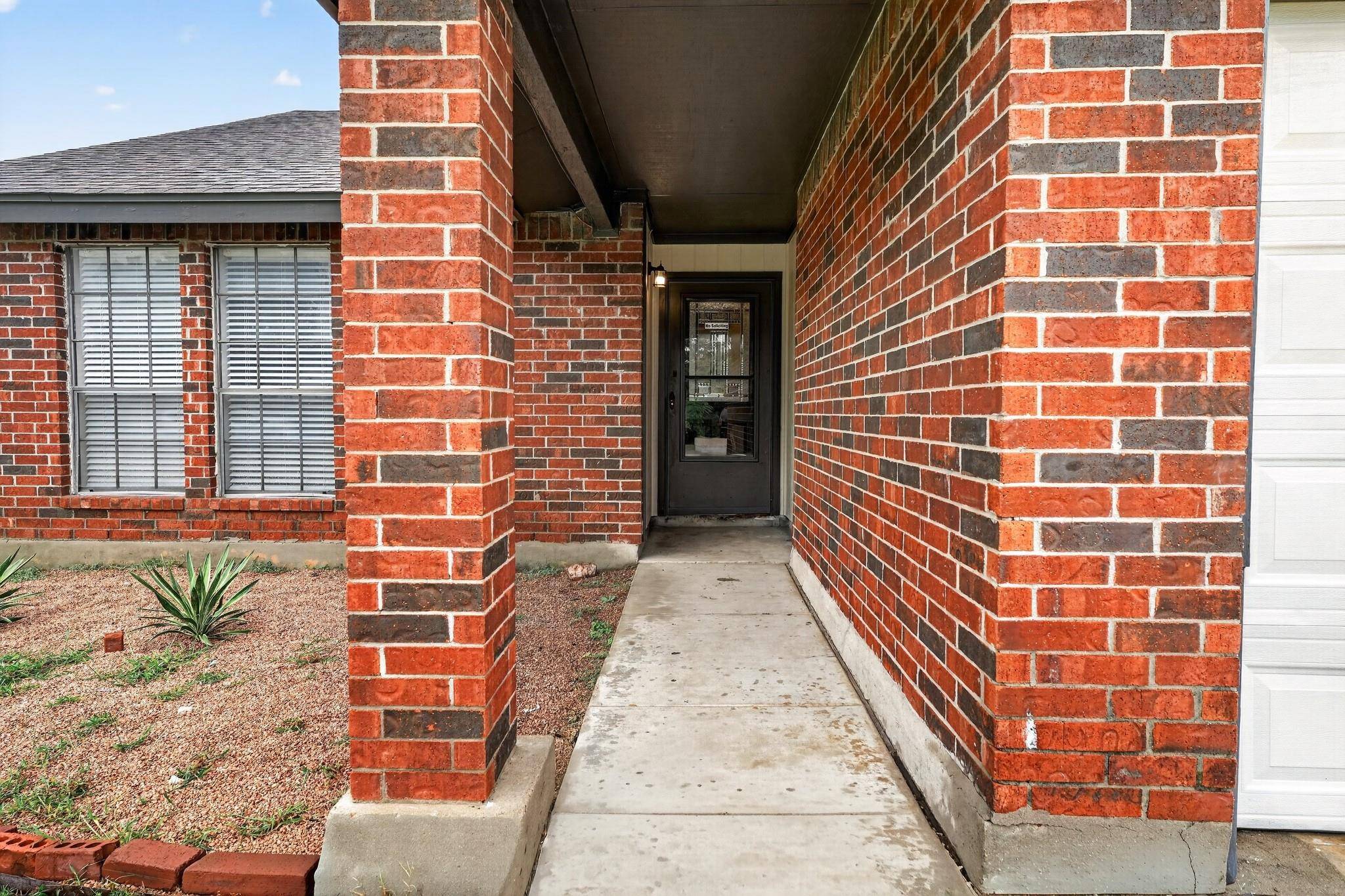 1509 Taron DR, Round Rock, TX 78681
