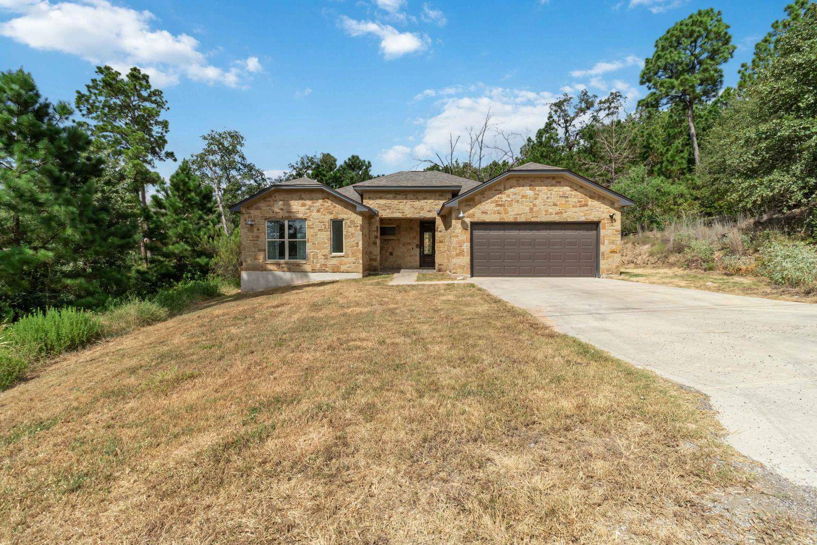 106 Kaapahu DR, Bastrop, TX 78602
