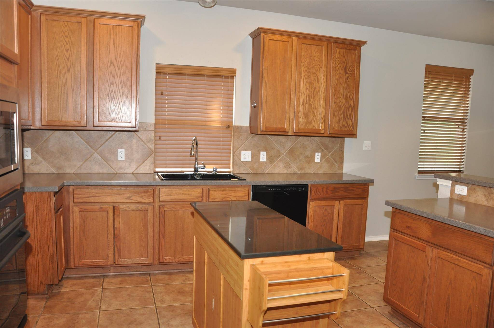 507 Las Colinas DR, Leander, TX 78641
