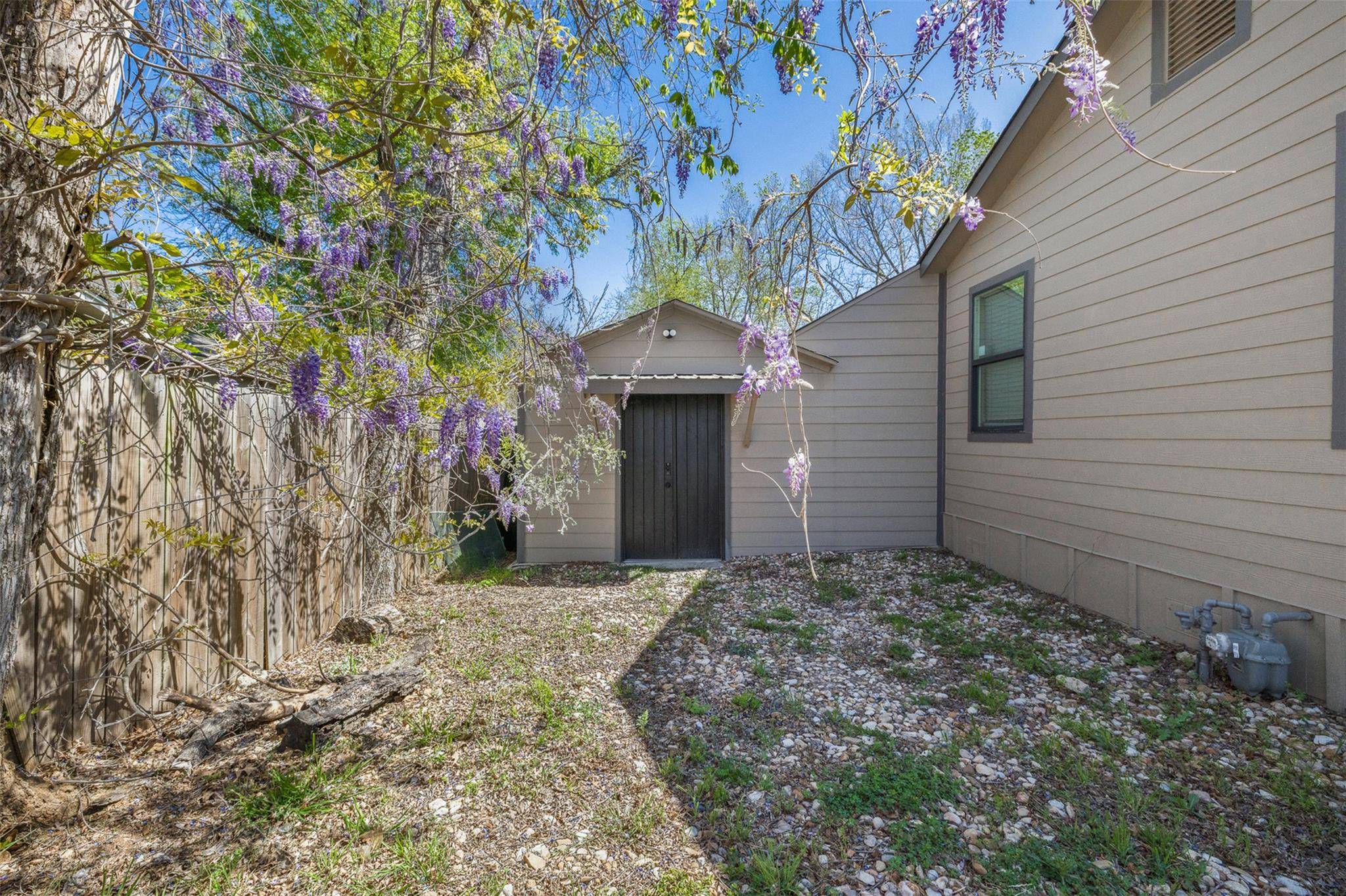 823 Hickory ST, Rockdale, TX 76567