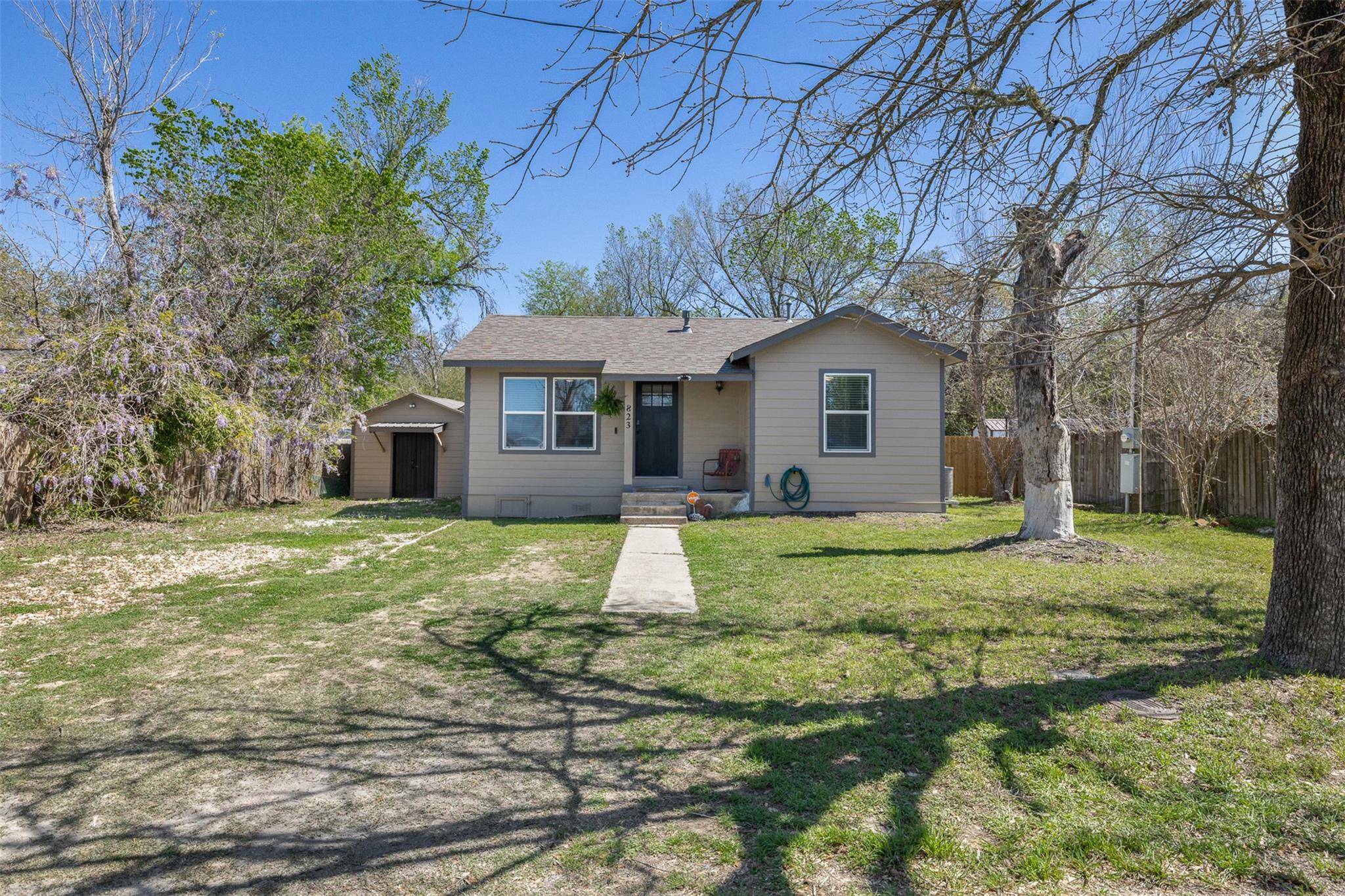 823 Hickory ST, Rockdale, TX 76567
