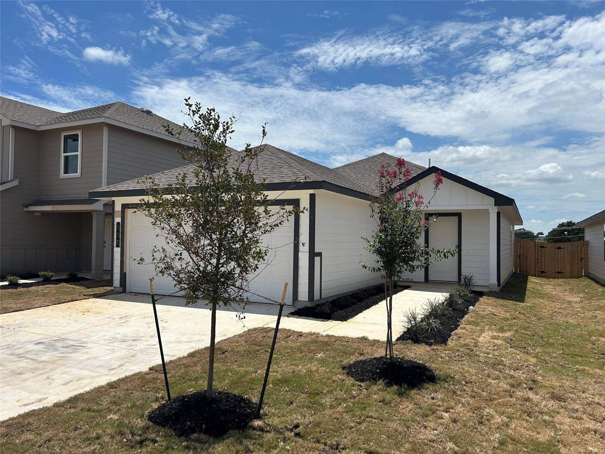 117 Mullins DR, Rockdale, TX 76567