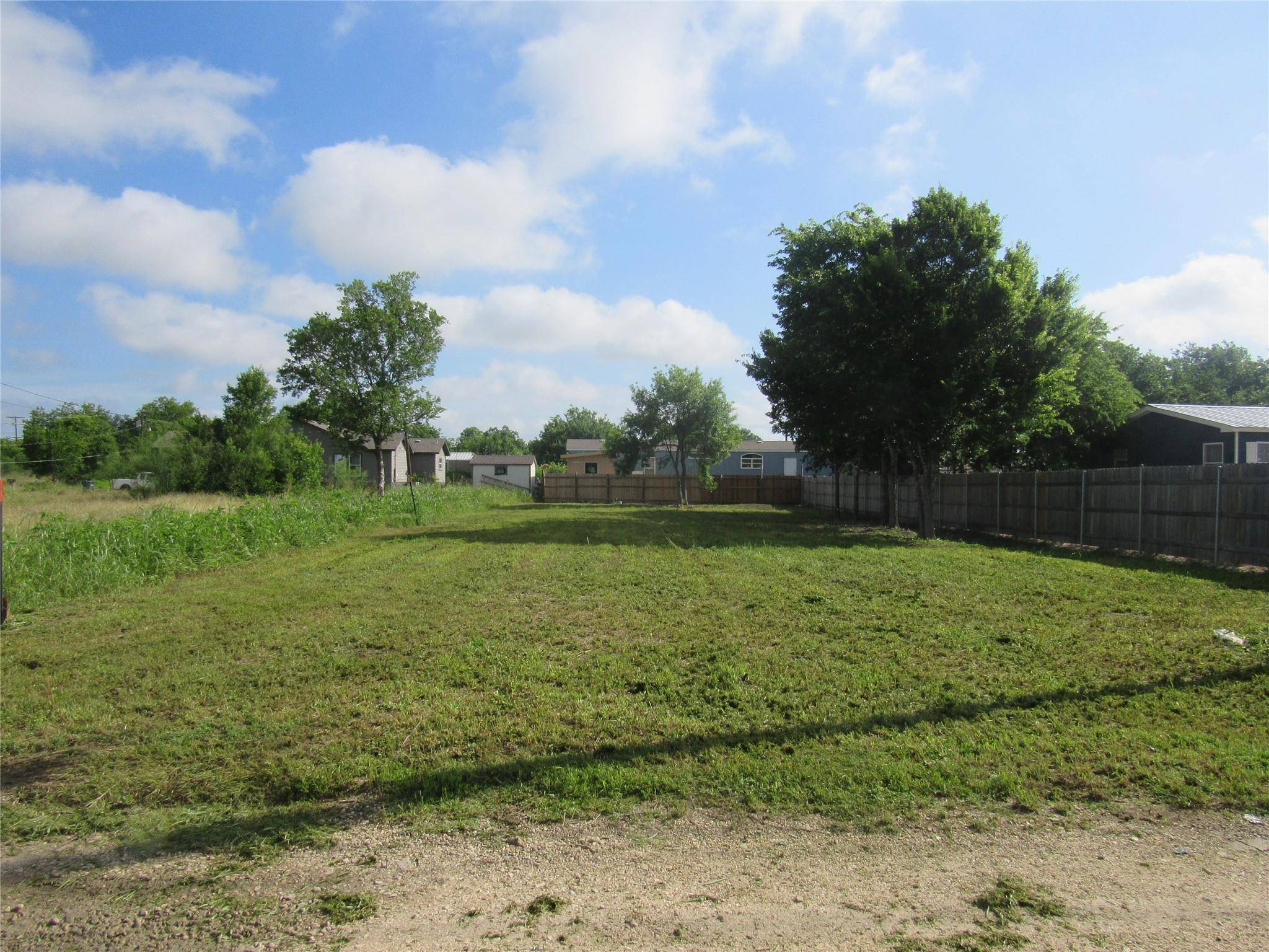 500 Arnold DR, Bartlett, TX 76511