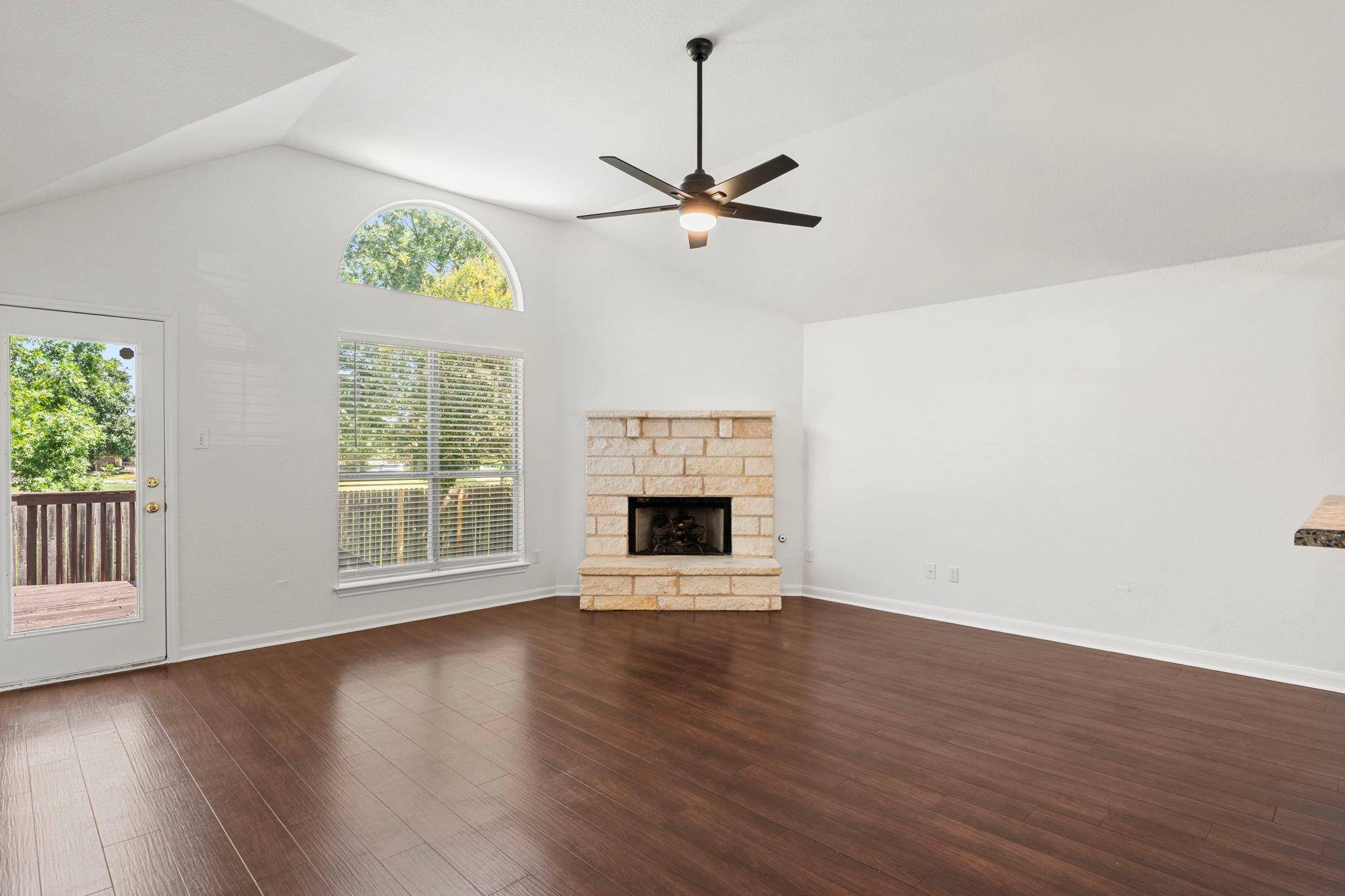 2002 Mimosa TRL, Round Rock, TX 78664