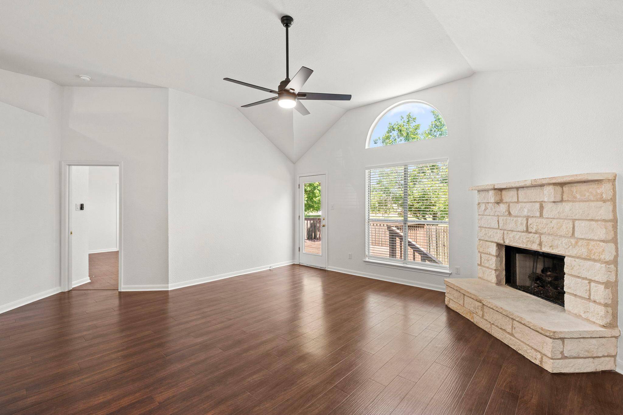 2002 Mimosa TRL, Round Rock, TX 78664