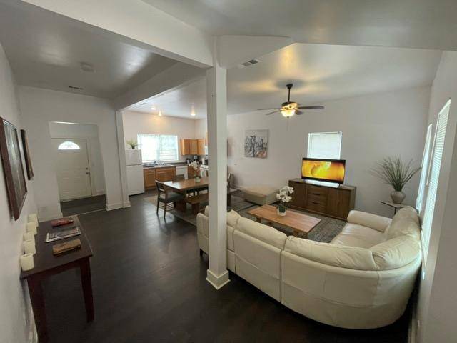 907 E 3rd ST, Austin, TX 78702