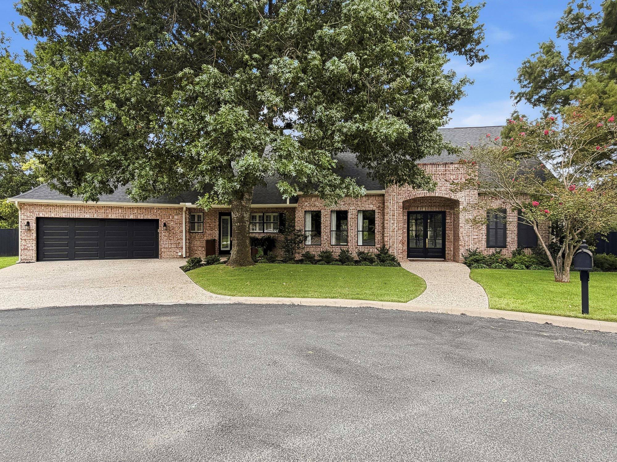 419 Candlelight CIR, Fredericksburg, TX 78624