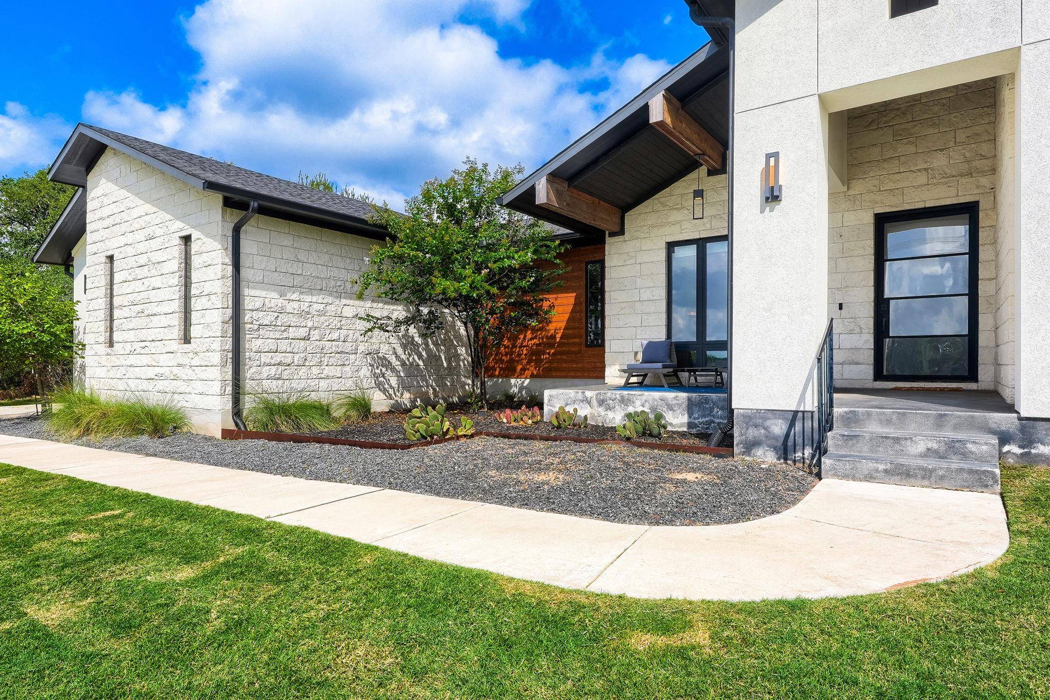 200 Quarter Horse LN, Driftwood, TX 78619