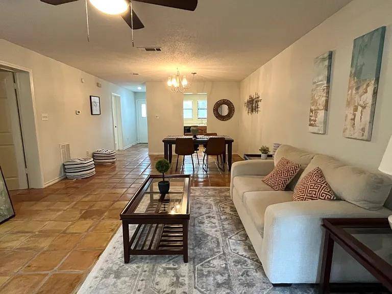 1404 Norwalk LN #104, Austin, TX 78703