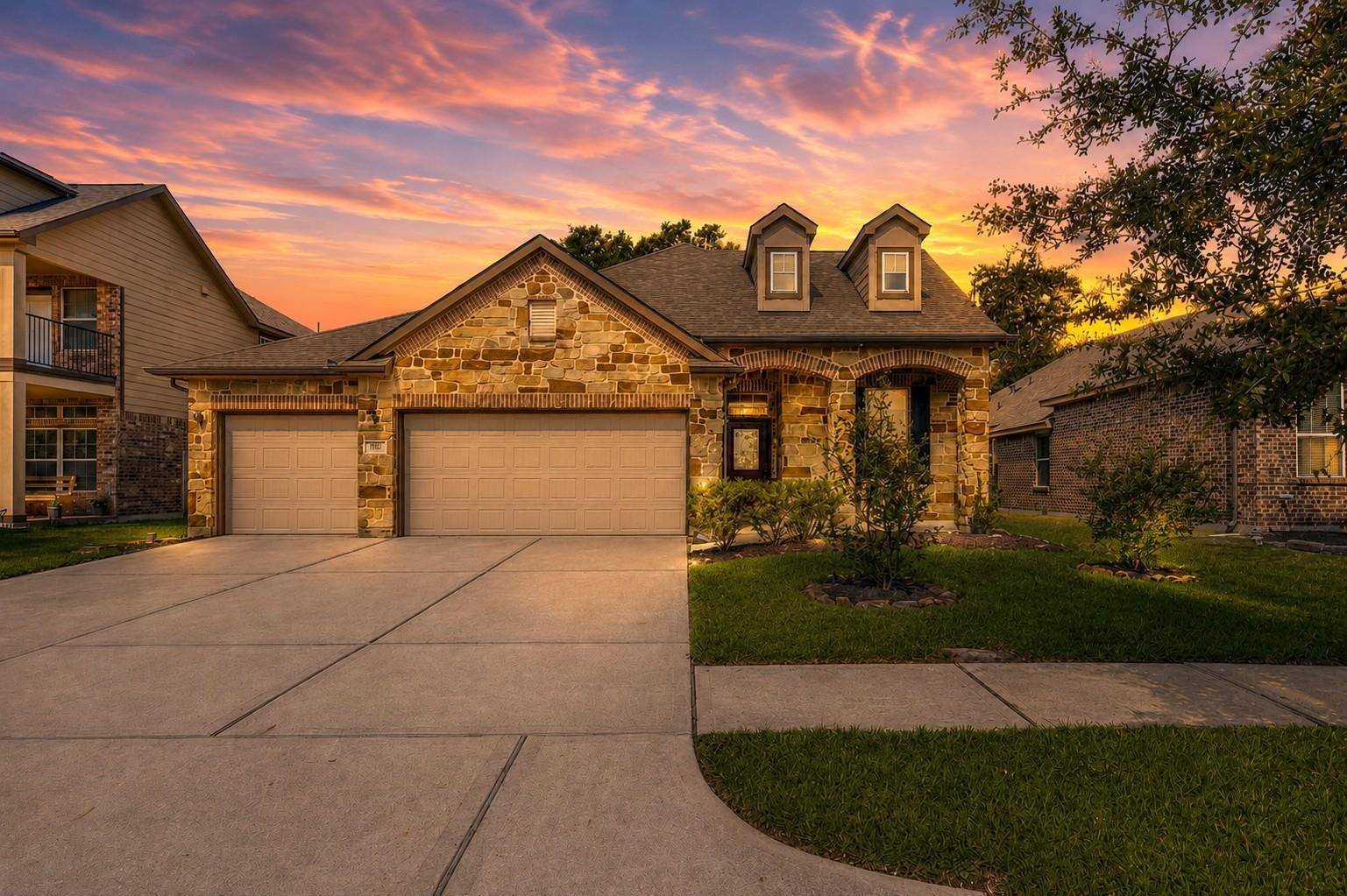 6531 Hunters Creek LN, Baytown, TX 77521