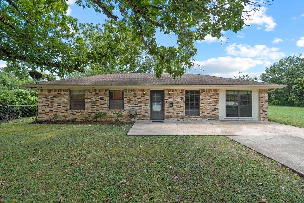 213 Atascosa ST, Lockhart, TX 78644
