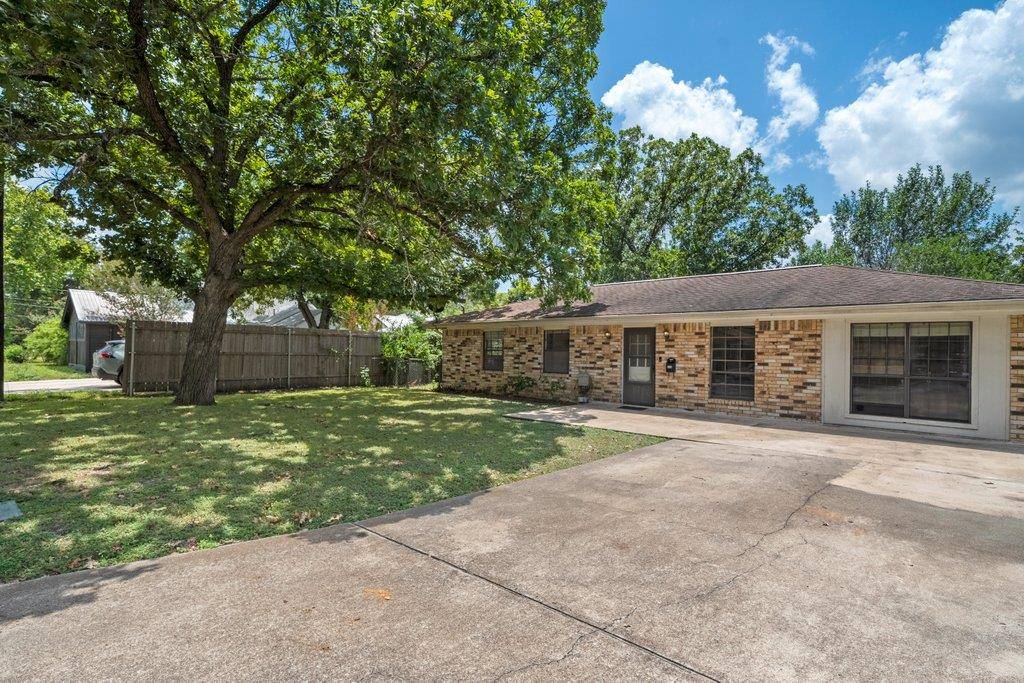 213 Atascosa ST, Lockhart, TX 78644