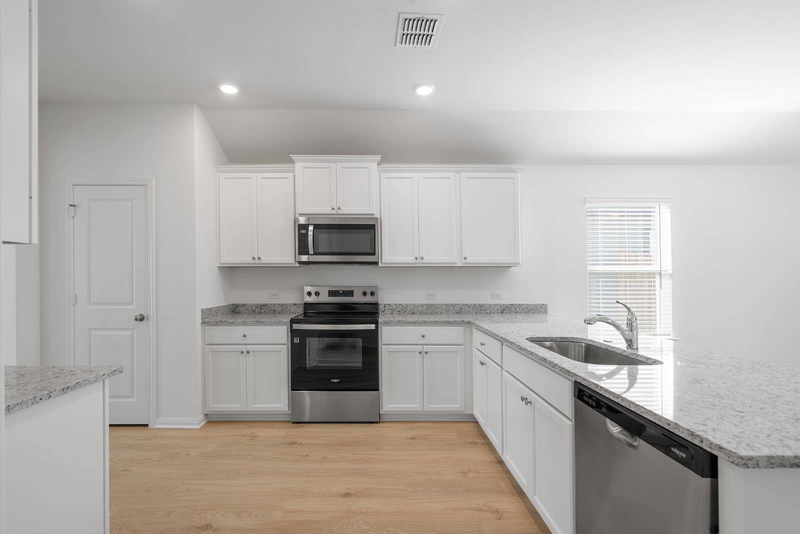 245 W Luna Blue LN, Jarrell, TX 76537