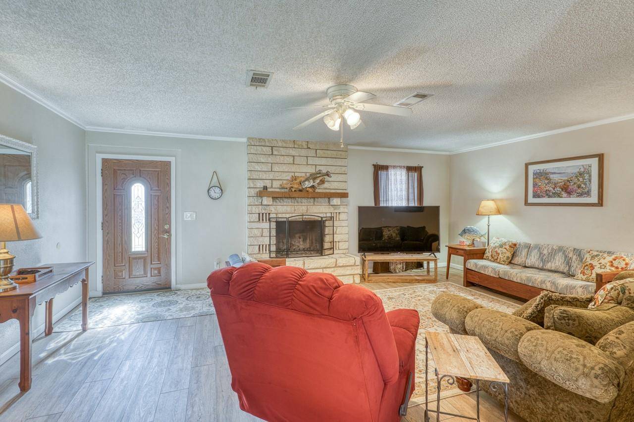 1408 Highland Dr DR, Highland Haven, TX 78654
