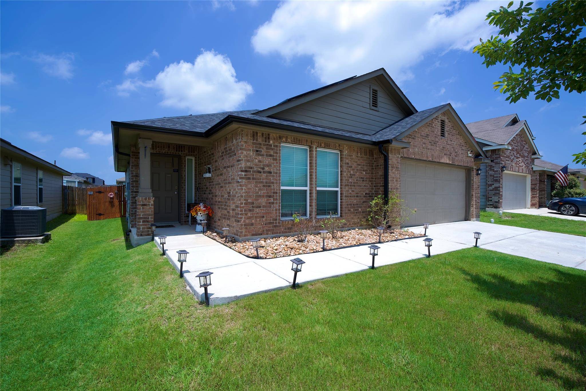 1041 Dumfries DR, Seguin, TX 78155