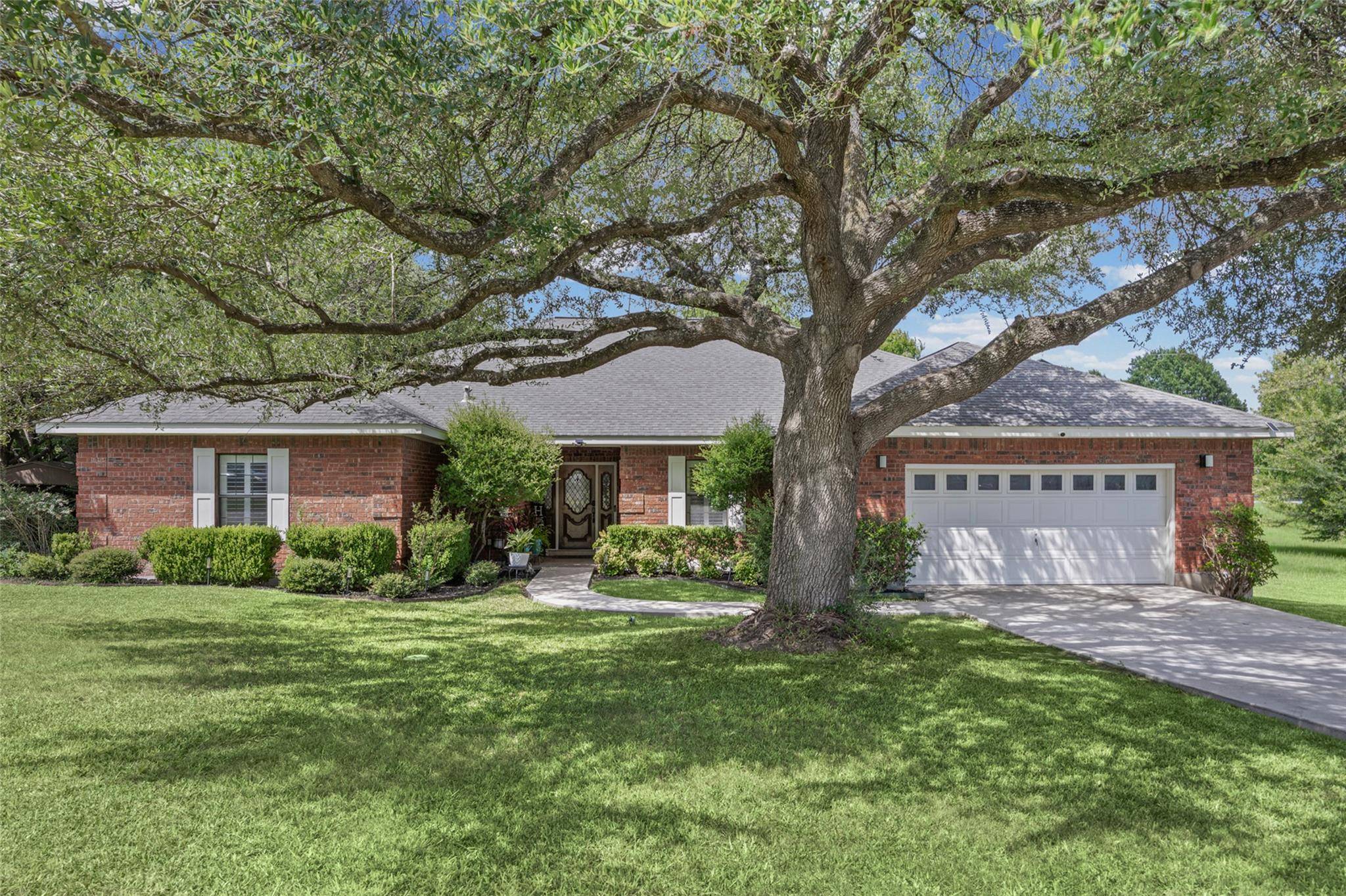 2000 Spinel RD, Pflugerville, TX 78660