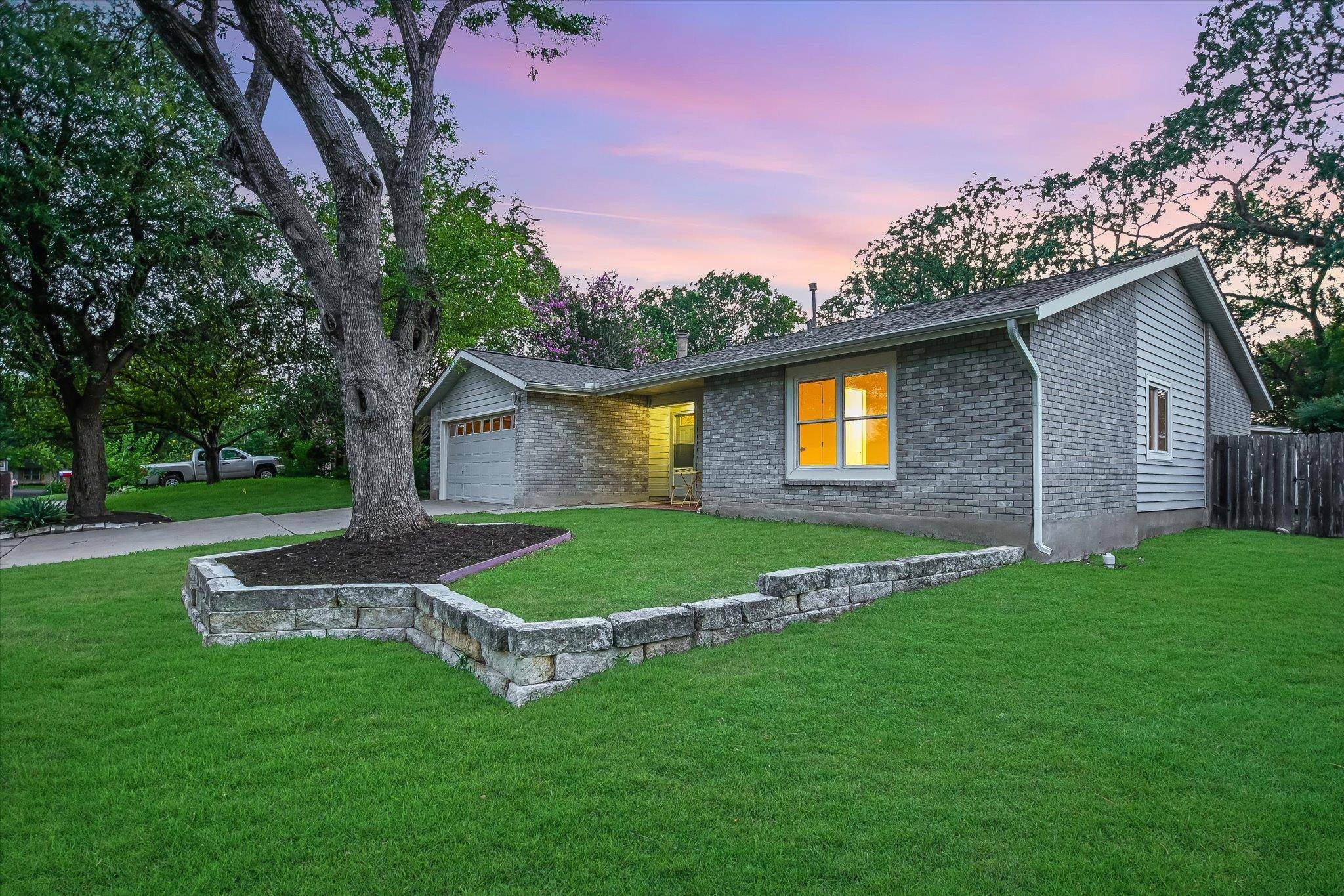 6906 Moonmont DR, Austin, TX 78745
