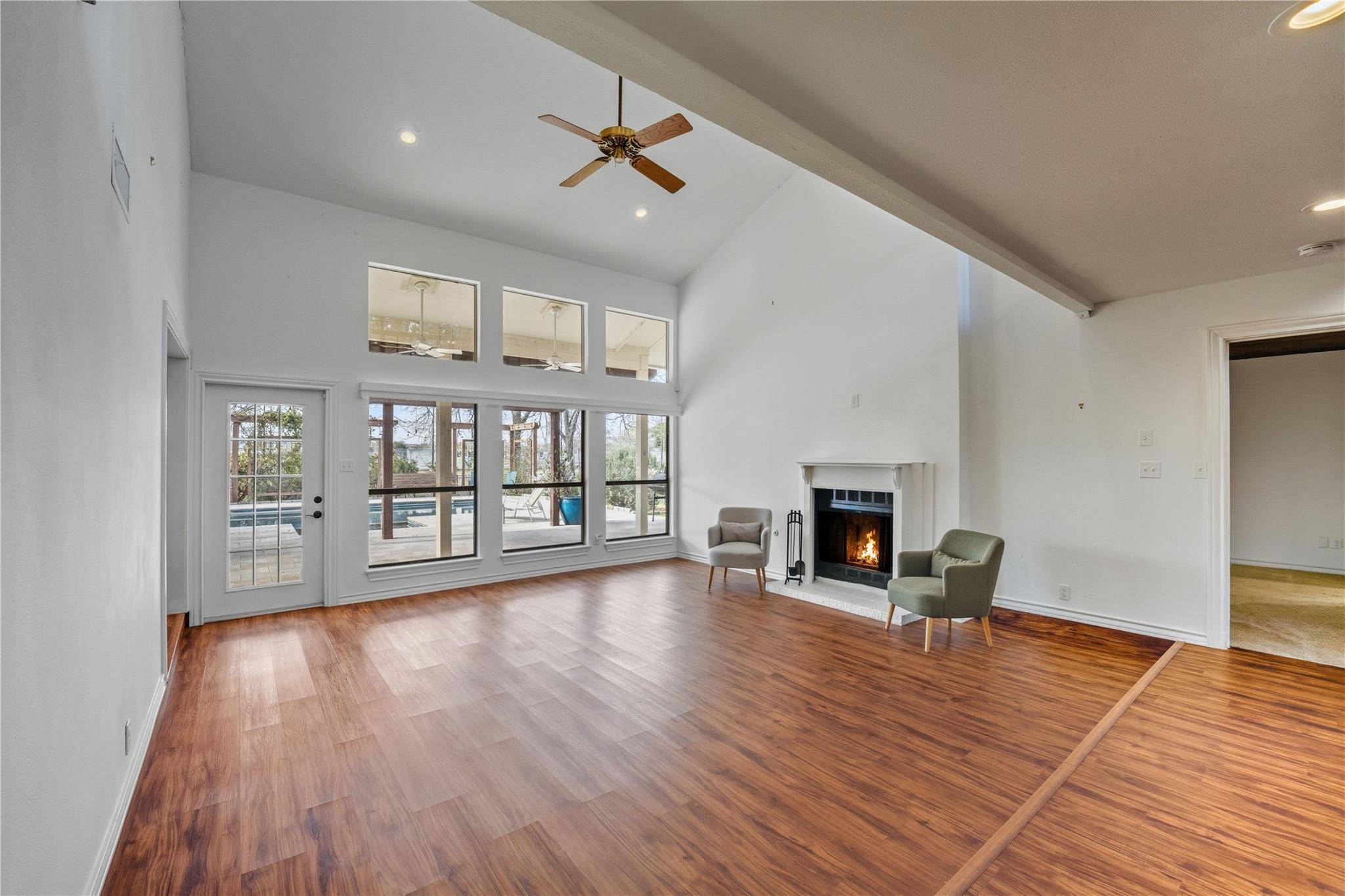 640 S College ST, La Grange, TX 78945