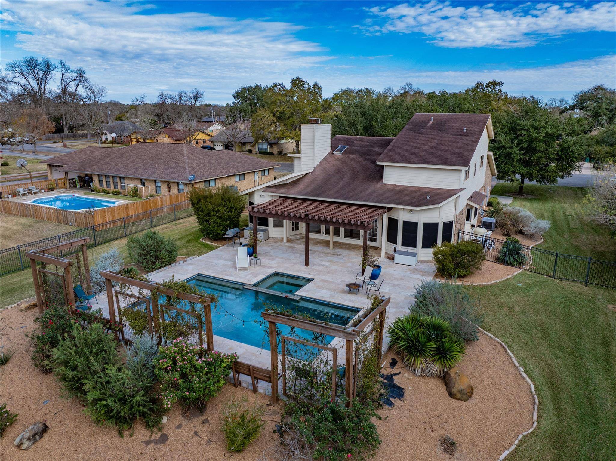 640 S College ST, La Grange, TX 78945