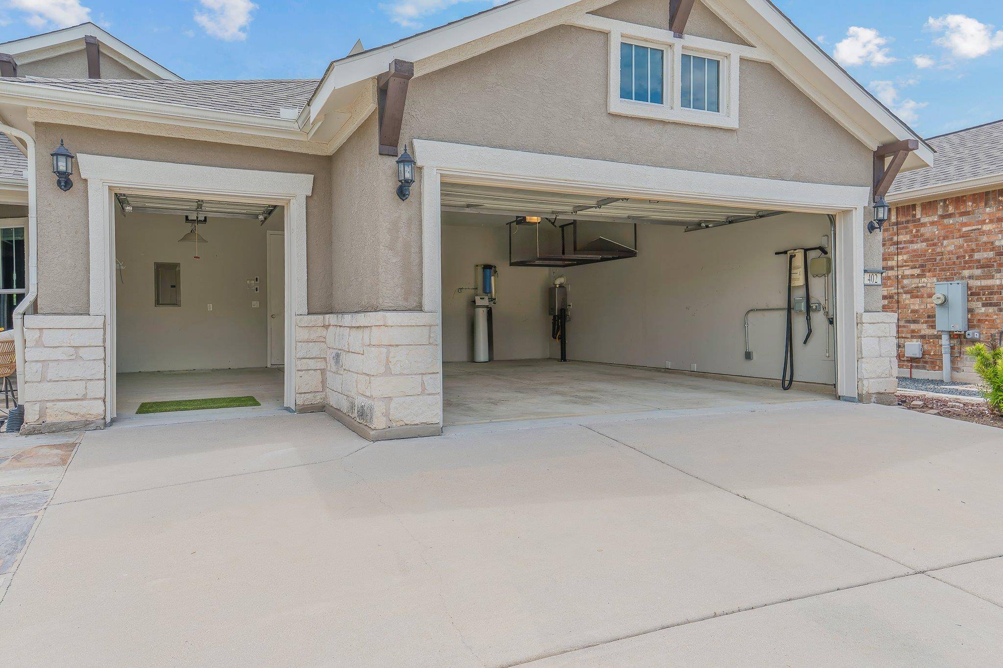 402 Old Blue Mountain LN, Georgetown, TX 78633