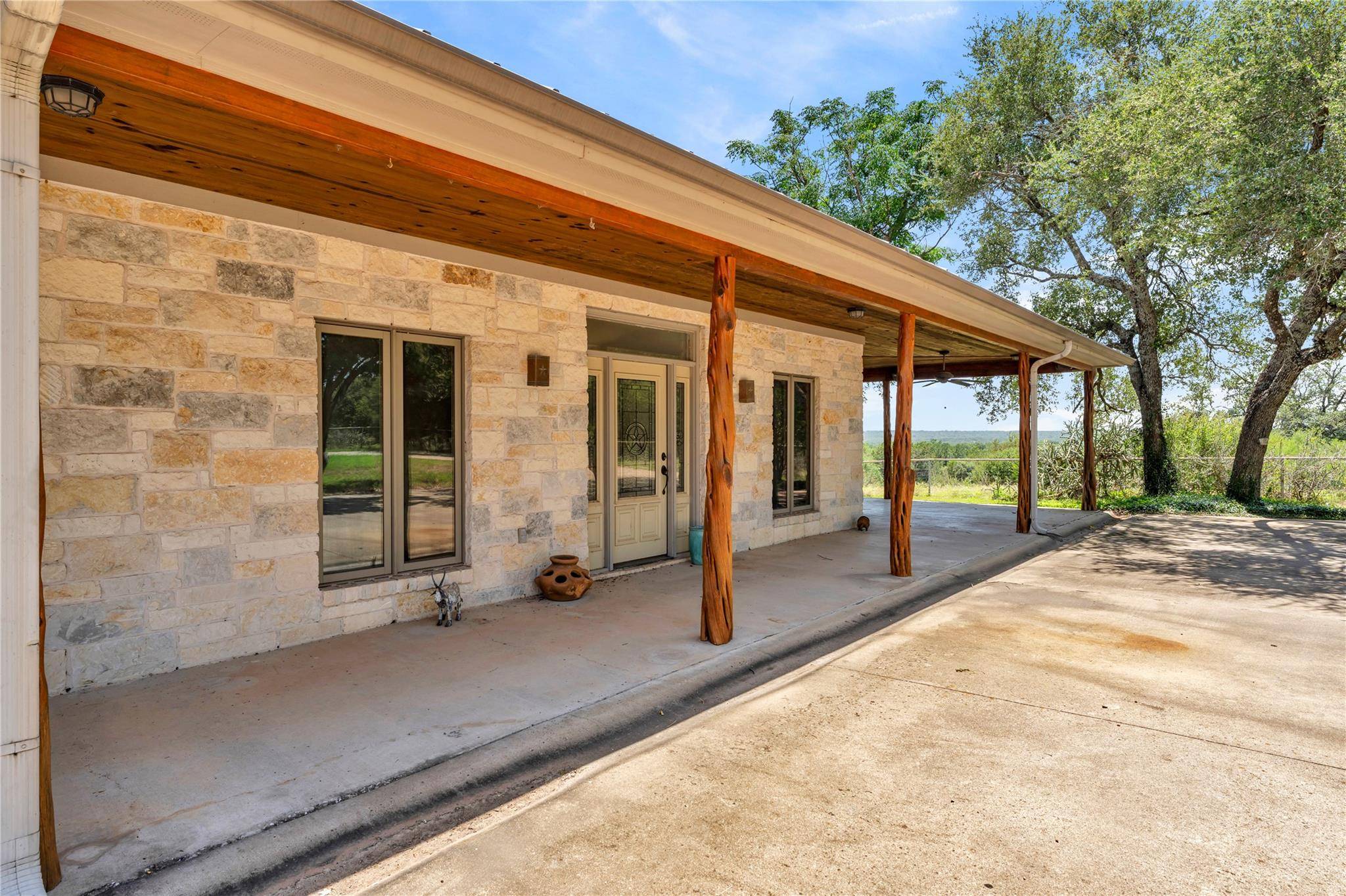 150 Pecan 2, Florence, TX 76527