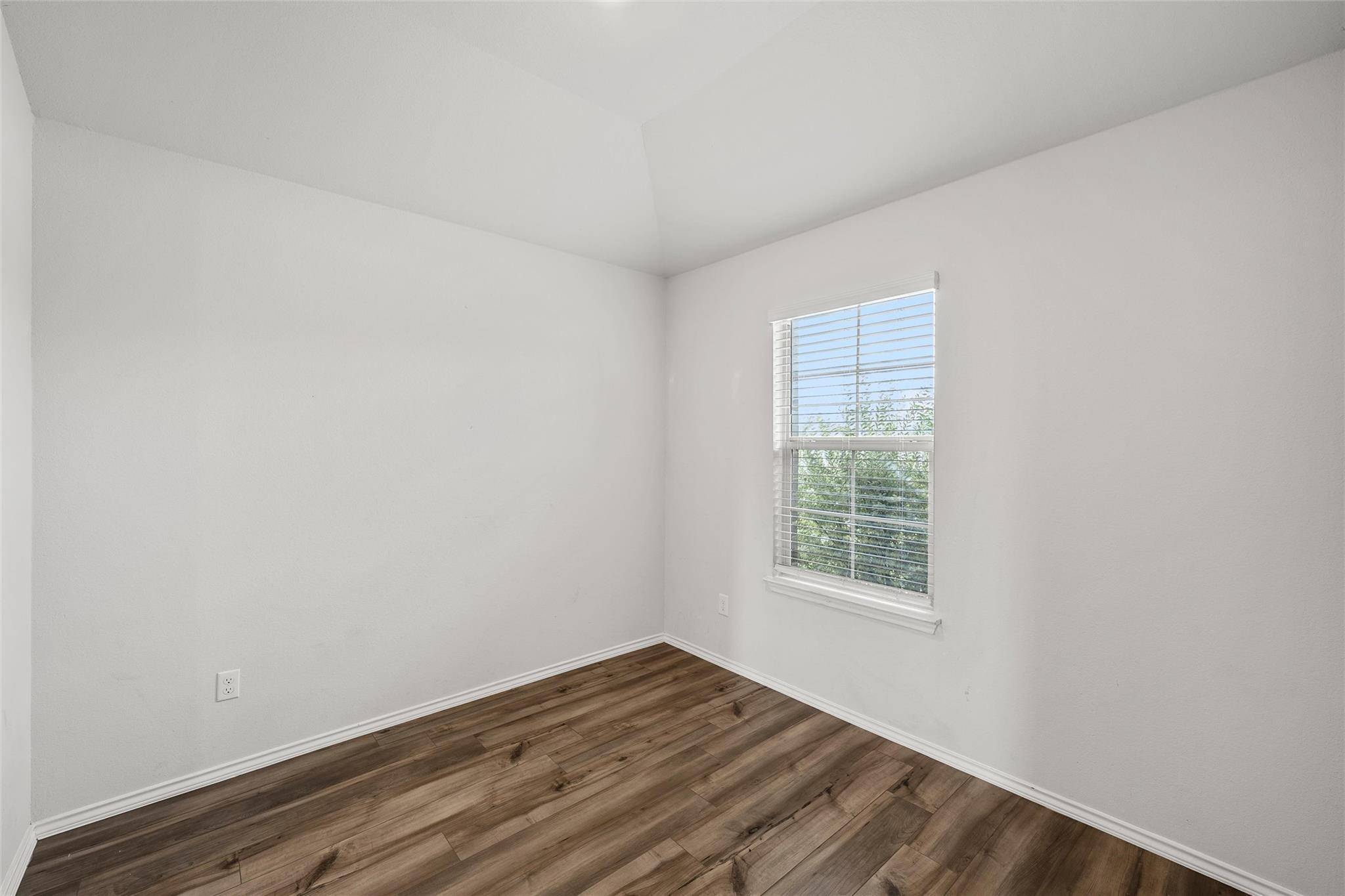 1049 Velvet CT, Troy, TX 76579