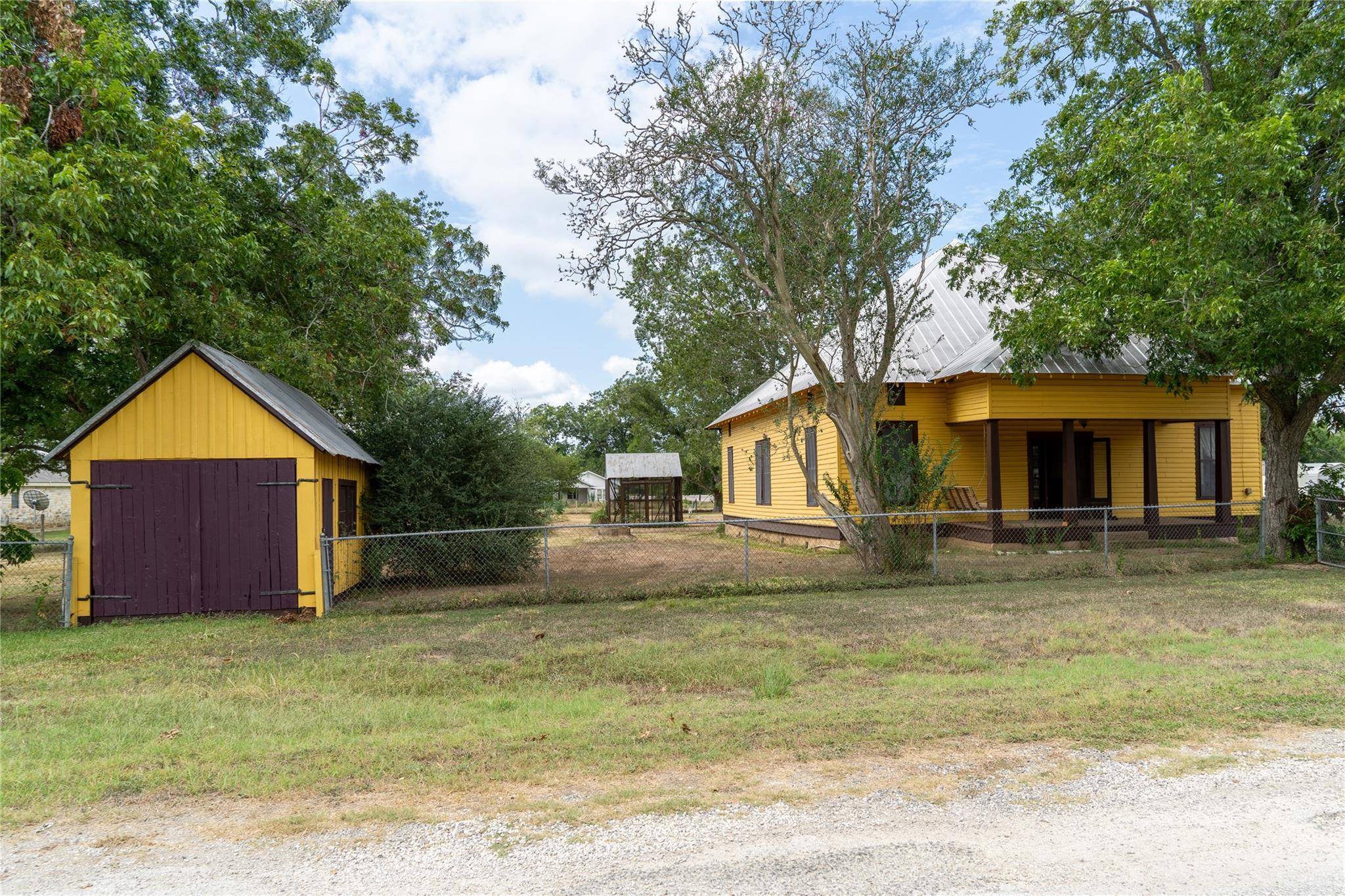 115 N Lockhart ST, Paige, TX 78659