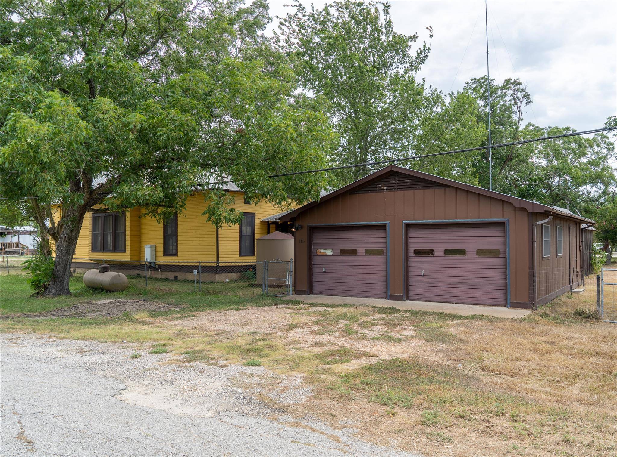 115 N Lockhart ST, Paige, TX 78659