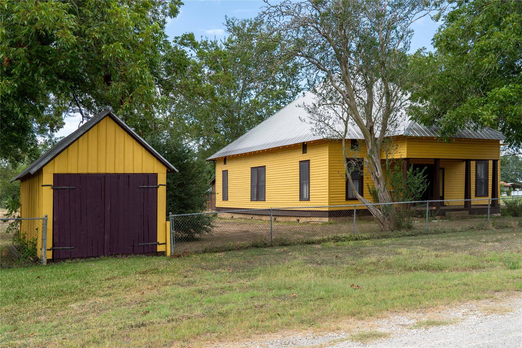 115 N Lockhart ST, Paige, TX 78659