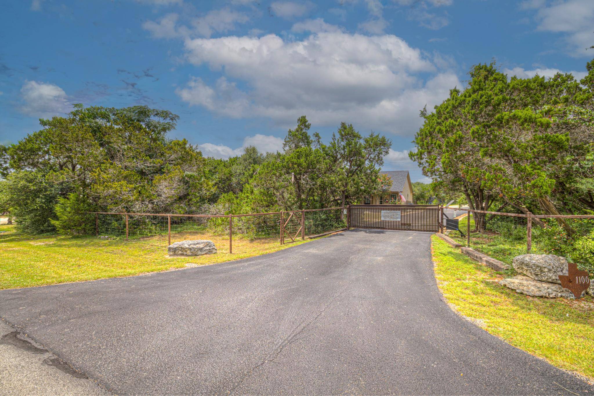 1100 Yaupon DR, Fischer, TX 78623