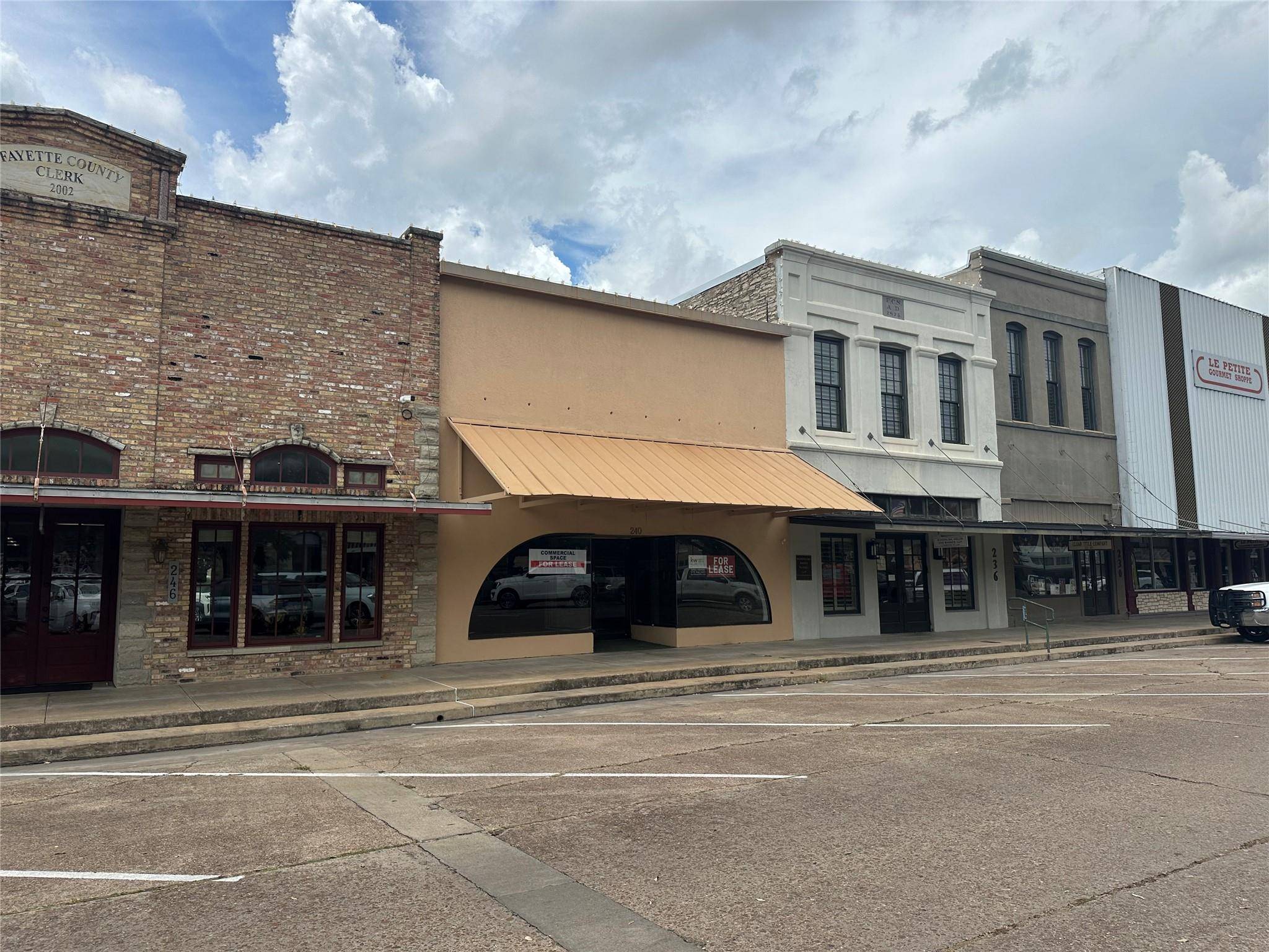 240 W Colorado ST, La Grange, TX 78945