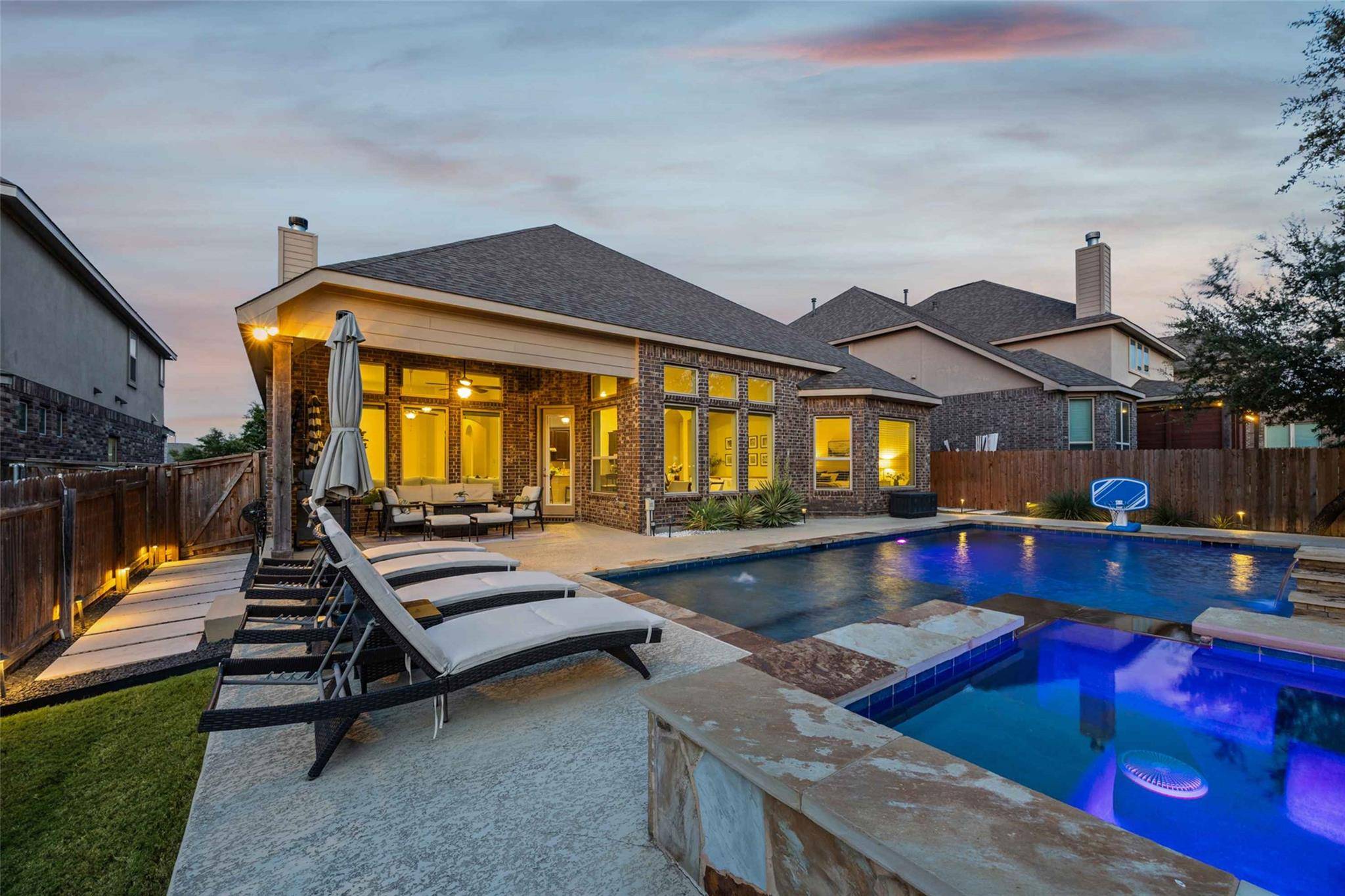 905 Bliss LN, Leander, TX 78641