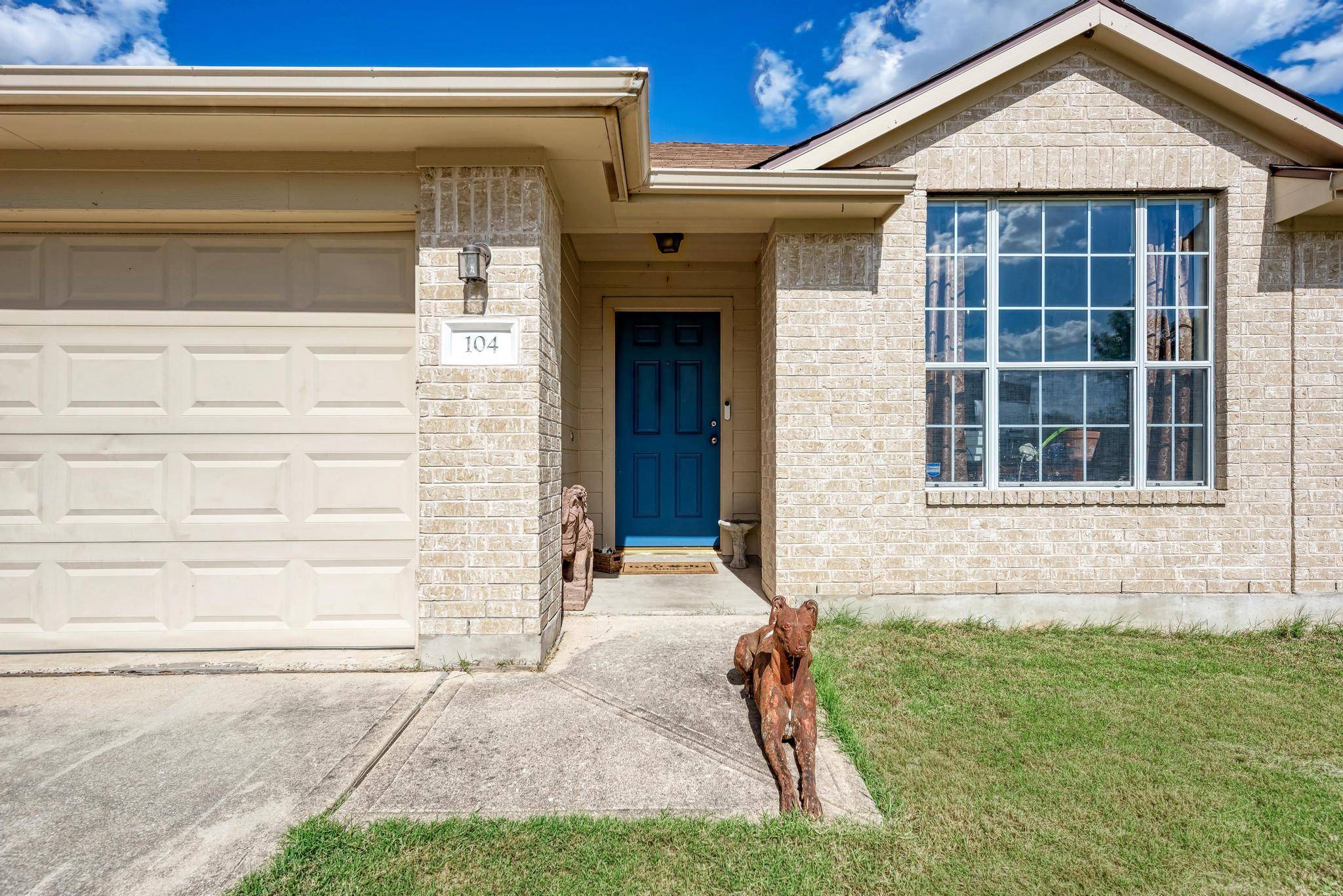 104 Edison DR, Hutto, TX 78634