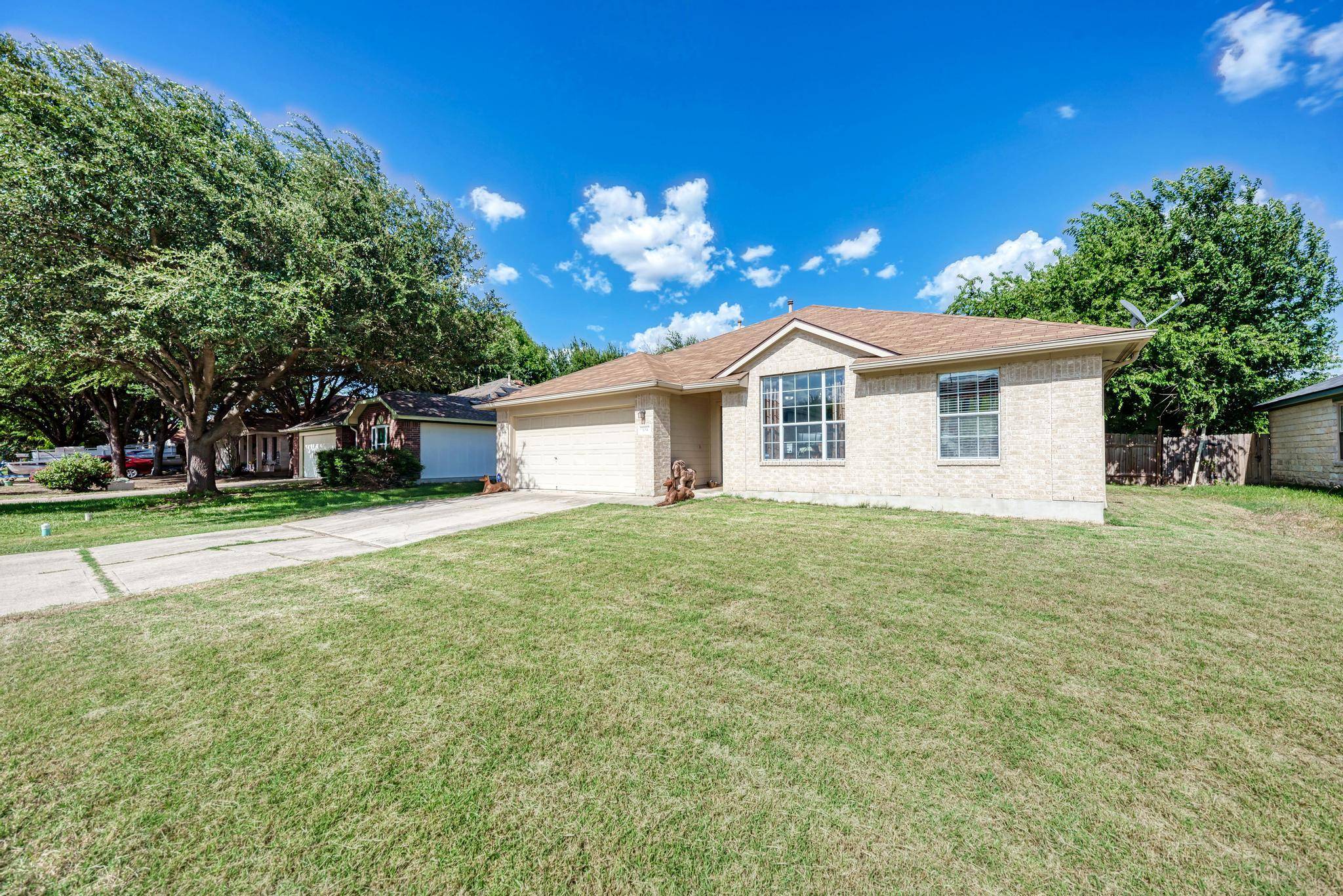 104 Edison DR, Hutto, TX 78634