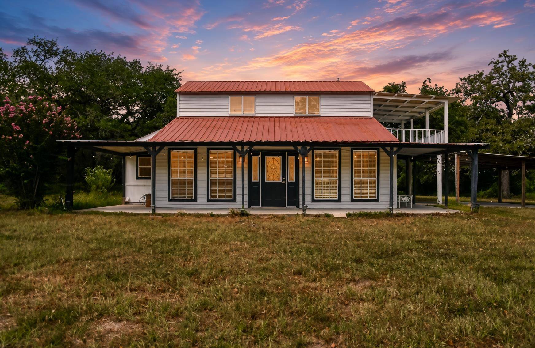 1097 White Loop RD, Columbus, TX 78934