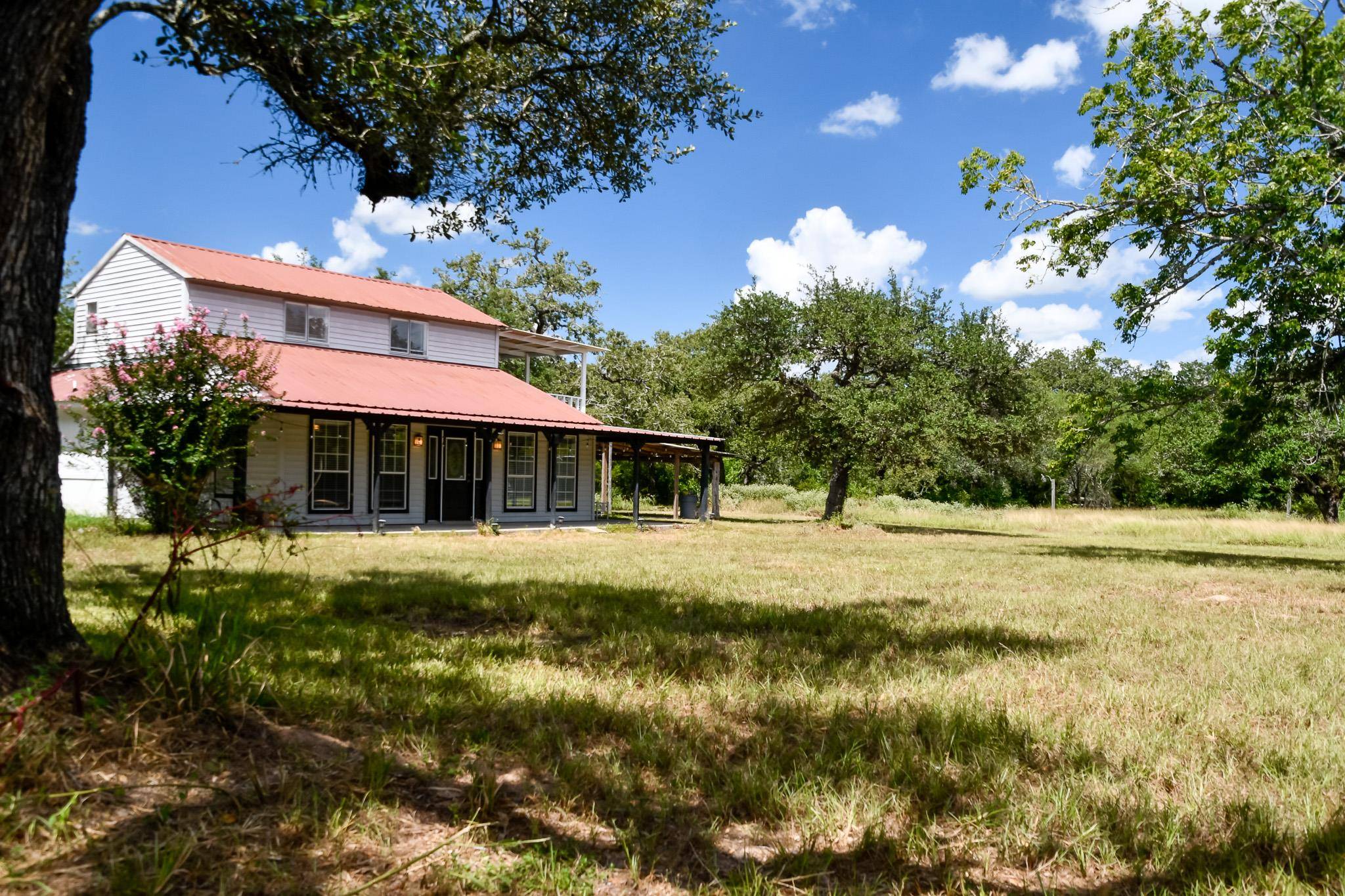 1097 White Loop RD, Columbus, TX 78934
