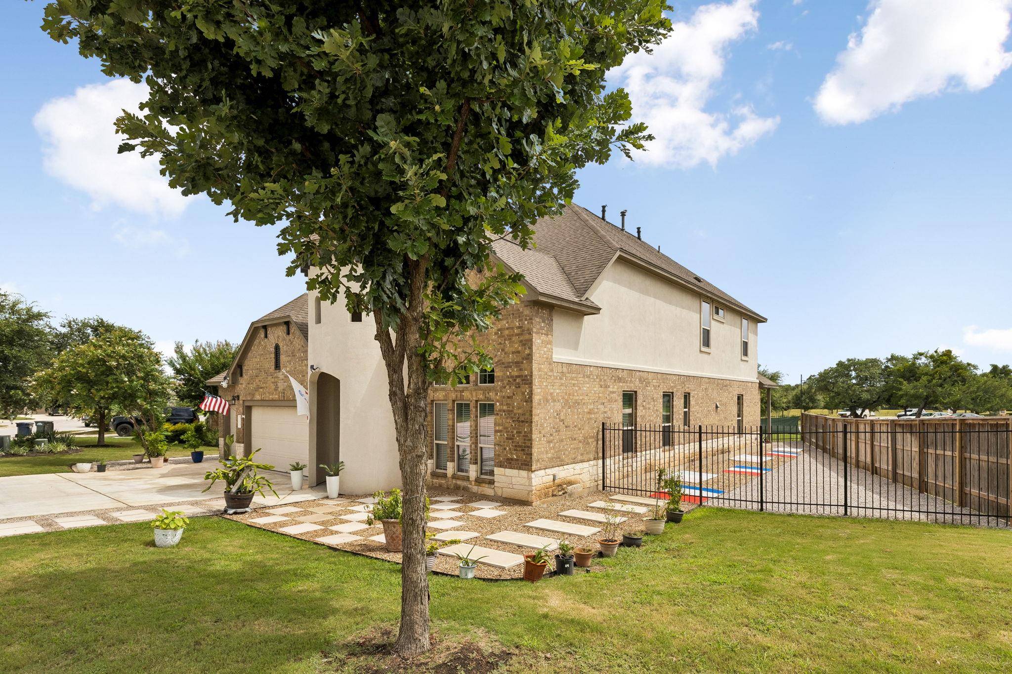 106 Groesbeck LN, Leander, TX 78641