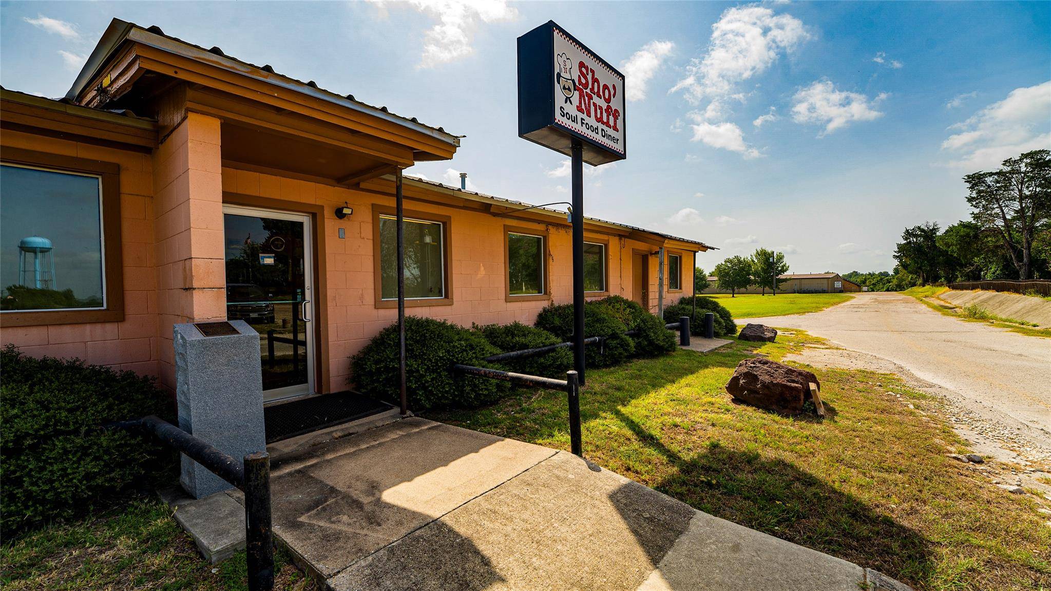 109 E 2nd ST, Rockdale, TX 76567