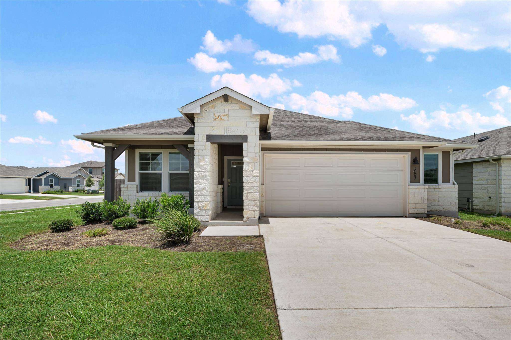 257 Fossil DR, Kyle, TX 78640