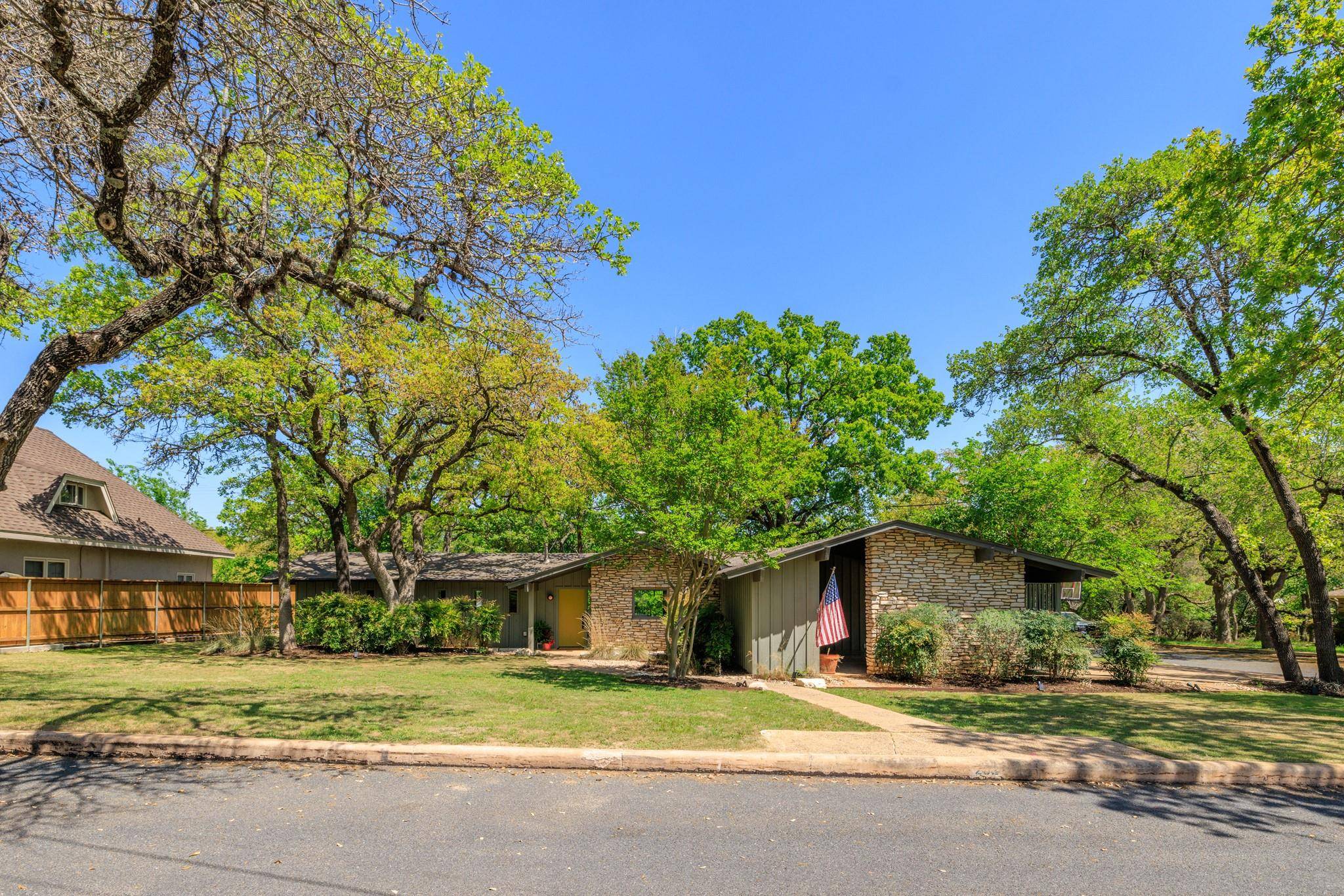 202 Tanglewood DR, Fredericksburg, TX 78624