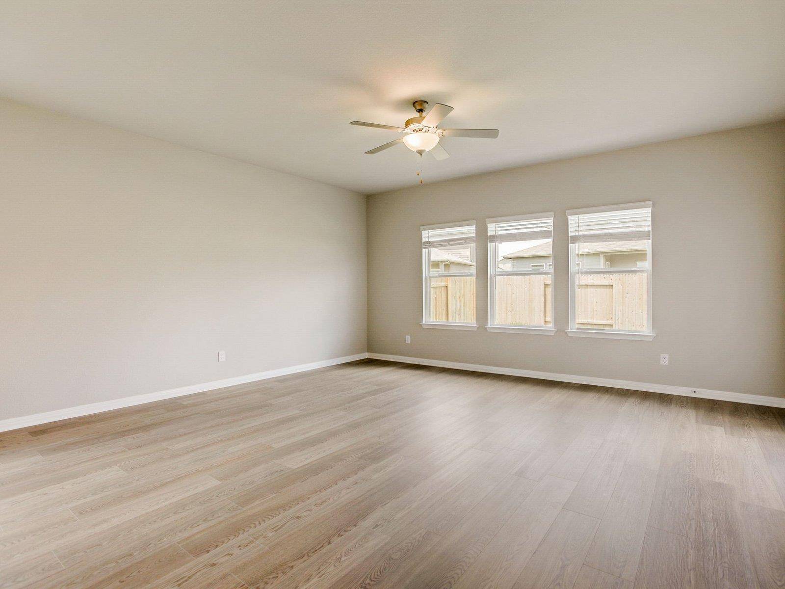 902 Universal DR, Hutto, TX 78634