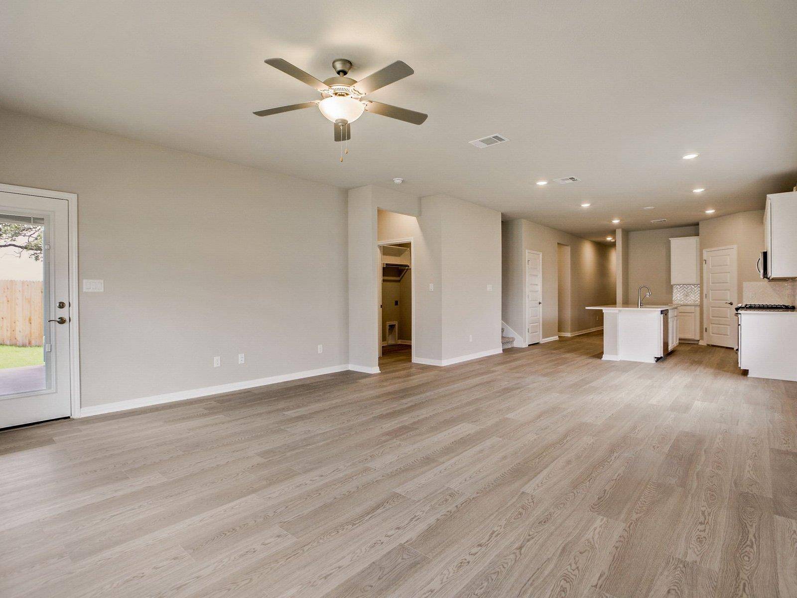 902 Universal DR, Hutto, TX 78634