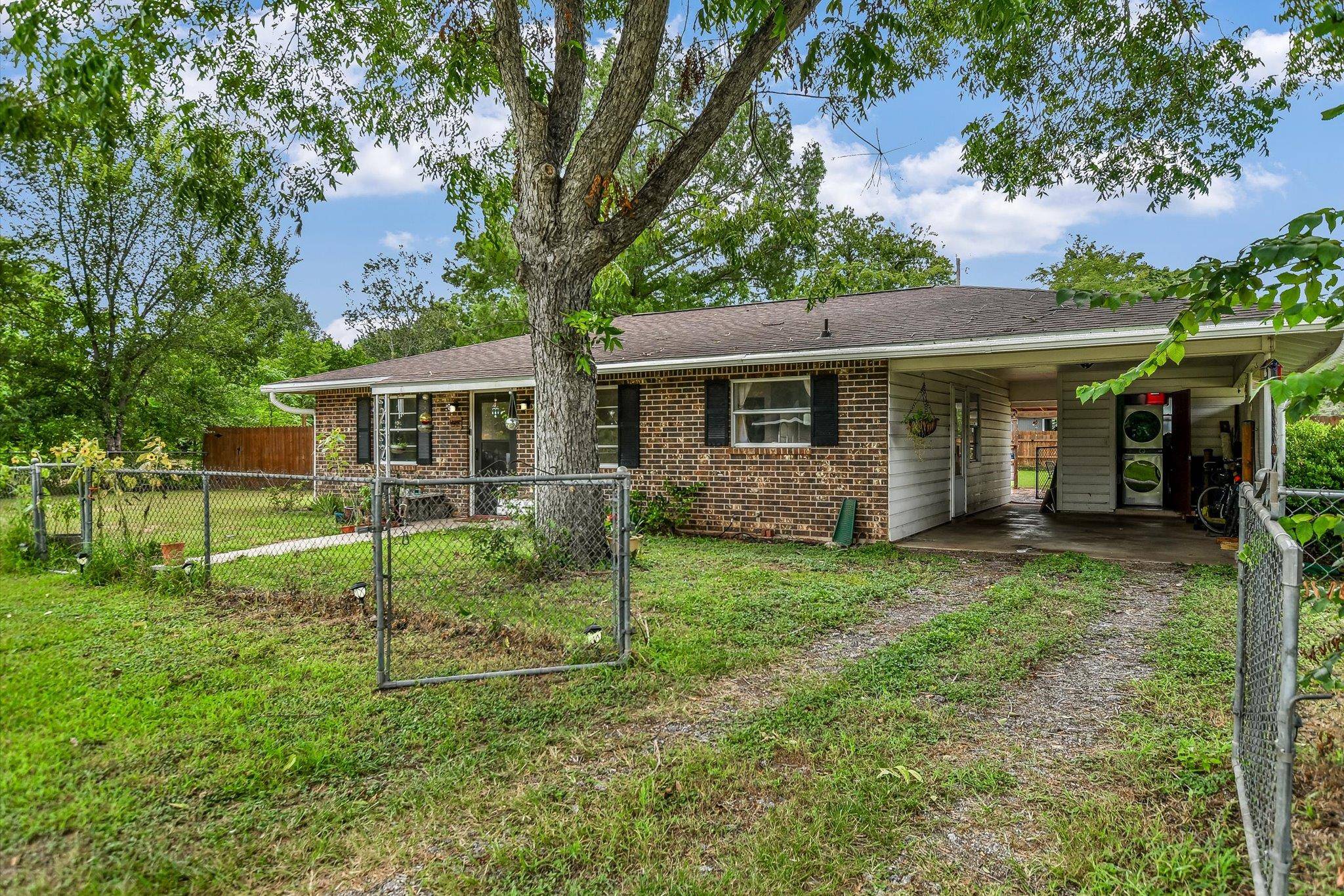 407 Hill ST, Smithville, TX 78957