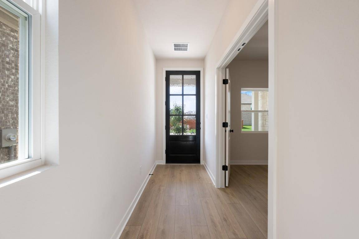1925 Fannie RD, Georgetown, TX 78633