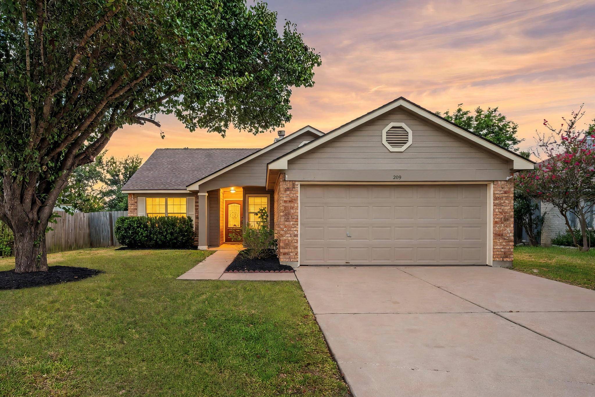 209 Clarks WAY, Hutto, TX 78634