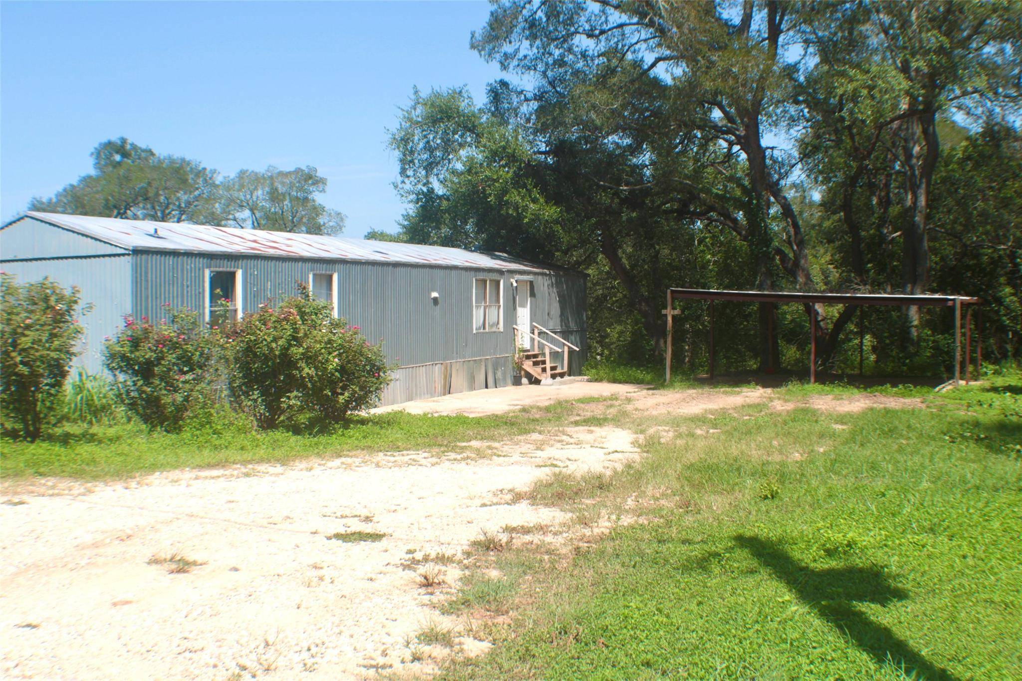 933 W Highway 71, Smithville, TX 78957