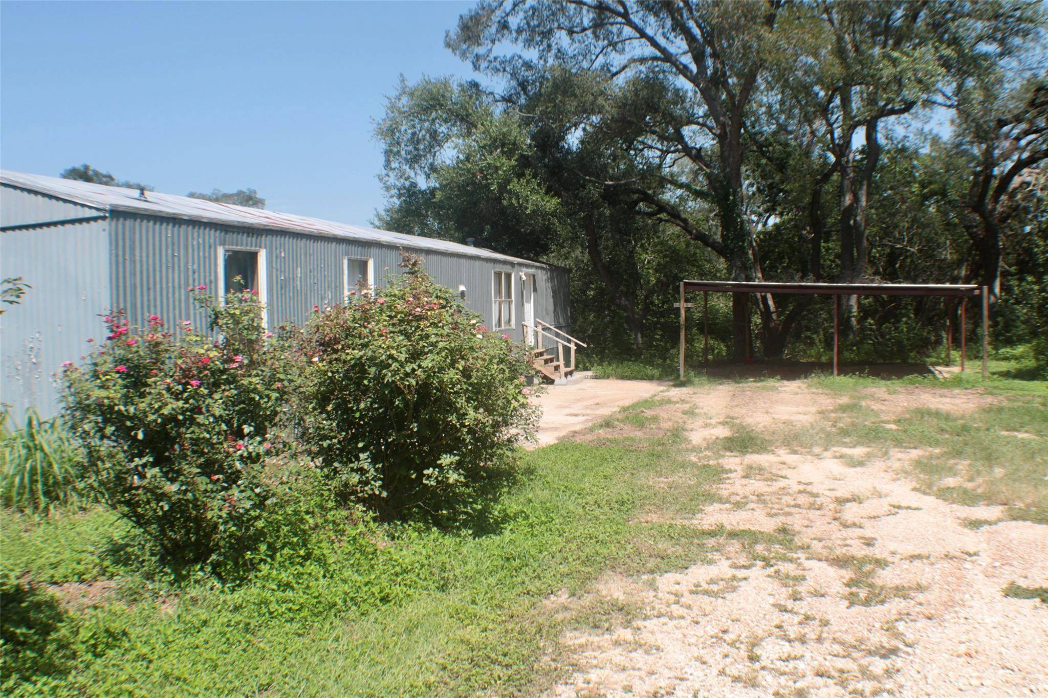 933 W Highway 71, Smithville, TX 78957