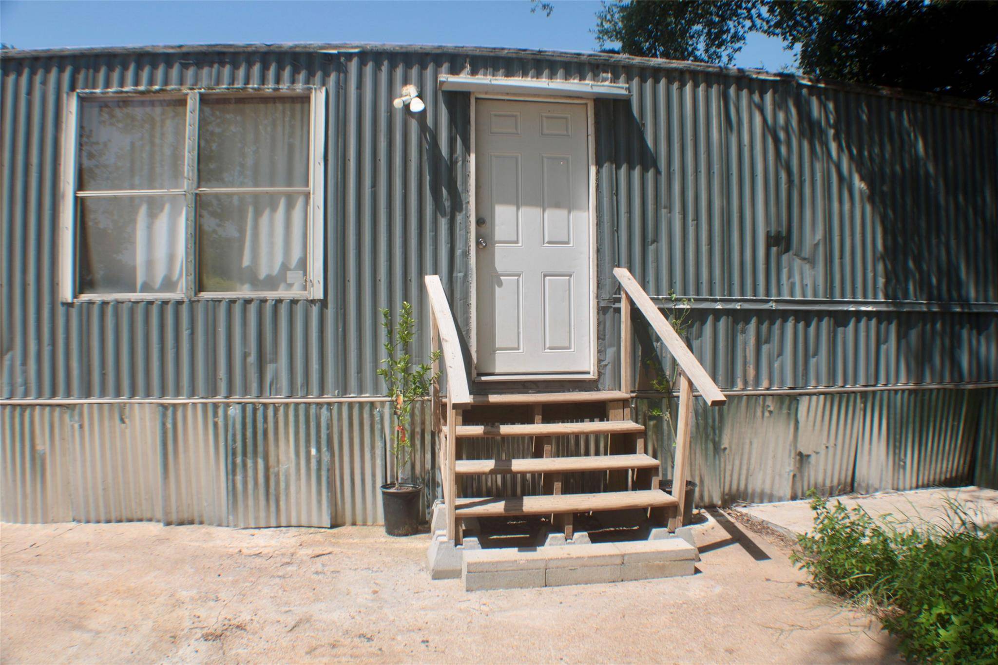 933 W Highway 71, Smithville, TX 78957